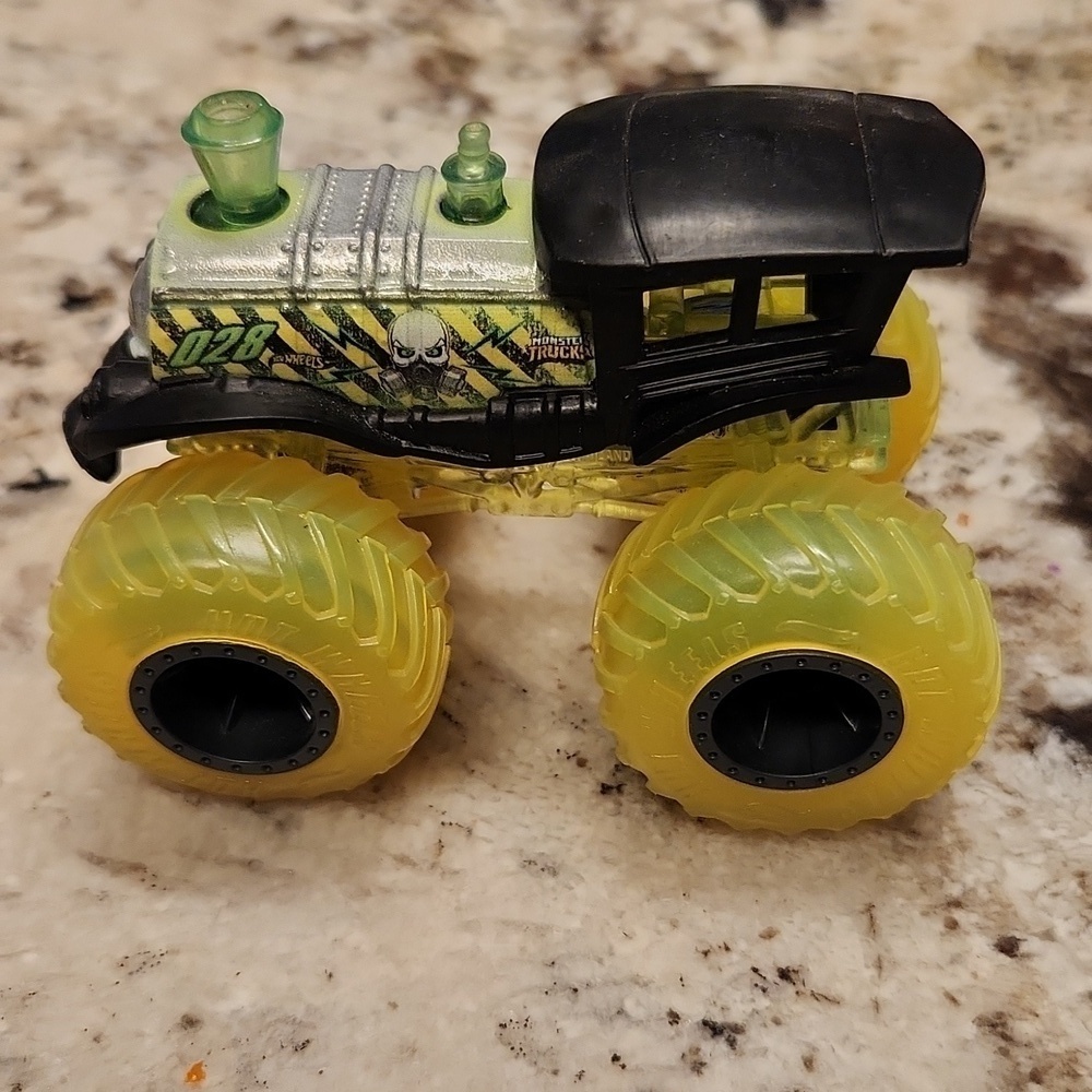 Loco Punk 4x4 monster truck 1:64 SCALE Mattel